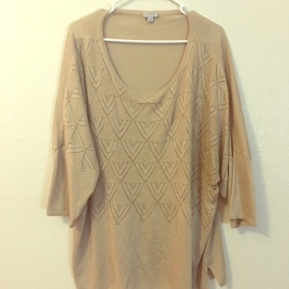 Short sleeved sweater by Avenue